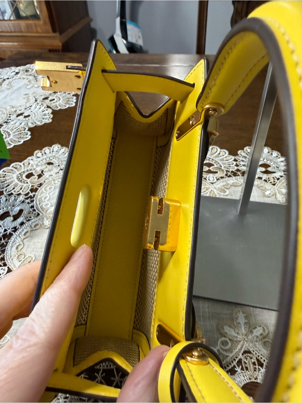 Tory Burch Yellow Leather-Trim Woven Top-Handle Bag - Picture 4 of 4